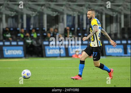 Foto Claudio Martinelli/LaPresse 12 maggio 2021 Milano, Italia Sport calcio F.C. Internazionale Milano vs A.S. Roma Serie A Tim 2020/2021 - stadio &#x201C;G. Meazza&#x201D; Nella foto: brozovic marceloFoto Claudio Martinelli/LaPresse 12th. Mai 2021 Mailand, Italien Fußballsport F.C. Internazionale Milano gegen A.S. Roma - Italienische Fußballmeisterschaft League A Tim 2020/2021 - &#x201C;G. Meazza &#x201D; Stadion. Im Bild: brozovic marcelo Stockfoto