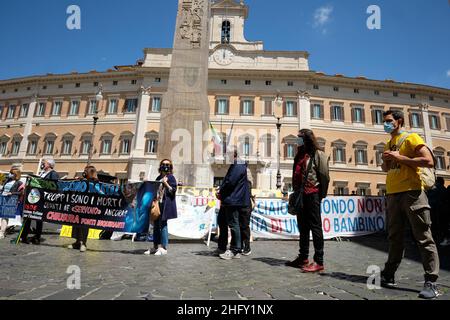 Mauro Scrobogna /LaPresse 13. Mai 2021&#xa0; Rom, Italien Nachrichten ILVA - Urteil des Staatsrats auf dem Foto: Bürger von Taranto warten vor der Abgeordnetenkammer auf das Urteil des Staatsrats auf den Antrag, den heißen Bereich der Anlage zu schließen Stockfoto