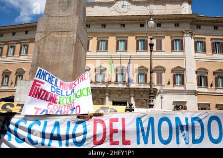 Mauro Scrobogna /LaPresse 13. Mai 2021&#xa0; Rom, Italien Nachrichten ILVA - Urteil des Staatsrats auf dem Foto: Bürger von Taranto warten vor der Abgeordnetenkammer auf das Urteil des Staatsrats auf den Antrag, den heißen Bereich der Anlage zu schließen Stockfoto