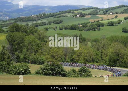 Fabio Ferrari/LaPresse 13. Mai 2021 Italien Sport Radfahren Giro d'Italia 2021 - Ausgabe 104th - Etappe 6 - von der Grotte di Frasassi bis Ascoli Piceno im Bild: Ein Moment der Bühne Stockfoto