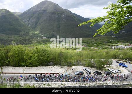 Fabio Ferrari/LaPresse 13. Mai 2021 Italien Sport Radfahren Giro d'Italia 2021 - Ausgabe 104th - Etappe 6 - von der Grotte di Frasassi bis Ascoli Piceno im Bild: Ein Moment der Bühne Stockfoto