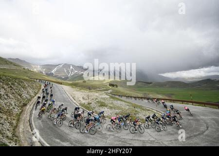 Fabio Ferrari/LaPresse 13. Mai 2021 Italien Sport Radfahren Giro d'Italia 2021 - Ausgabe 104th - Etappe 6 - von der Grotte di Frasassi bis Ascoli Piceno im Bild: Ein Moment der Bühne Stockfoto