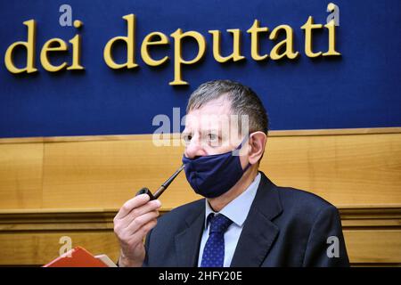 Mauro Scrobogna /LaPresse 13. Mai 2021&#xa0; Rom, Italien Politics Chamber of Deputies - Verbrechen der Entschuldigung für die Mafia-Vereinigung auf dem Foto: Der Richter Guido Salvini während der Vorlage des Gesetzentwurfs, der den erschwerenden Umstand der Anstiftung oder Entschuldigung für das Verbrechen der Mafia-Art Vereinigung einzuführen beabsichtigt Stockfoto