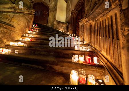 Eine angegliederte Demonstration von Gegnern der Corona-Maßnahmen und der Impfpflicht zieht durch die Innenstadt. Görlitz, 17.01.2022 Stockfoto