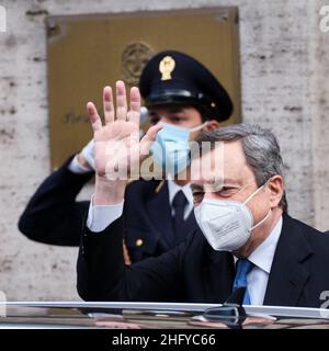 Mauro Scrobogna /LaPresse 20. Mai 2021 Rom, Italien Politik Palazzo Chigi - Regierung - Geschäftsdekret auf dem Foto: Premierminister Mario Draghi beim Ausgang der Pressekonferenz zum Geschäftsdekret Stockfoto