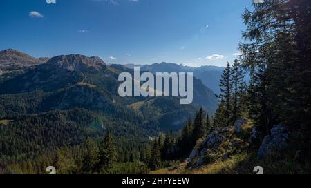 Alpen, Berchtesgadener Land im Sommer bei blauem Himmel und schöner Sicht Stockfoto