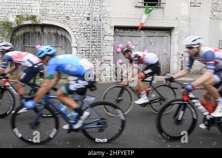 Foto Fabio Ferrari/LaPresse 22 maggio 2021 Italia Sport Cicismo Giro d'Italia 2021 - edizione 104 - Tappa 14 - Da Cittadella a Monte Zoncolan (km 205) Nella foto: ciclisti durante la gara Foto Fabio Ferrari/LaPresse 22. Mai 2021 Italien Sport Cycling Giro d'Italia 2021 - Ausgabe 104th - Etappe 14 - von Cittadella bis Monte Zoncolan im Bild: Während des Rennens. Stockfoto