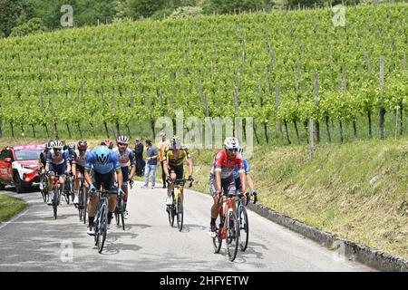 Foto Fabio Ferrari/LaPresse 22 maggio 2021 Italia Sport Cicismo Giro d'Italia 2021 - edizione 104 - Tappa 14 - Da Cittadella a Monte Zoncolan (km 205) Nella foto: ciclisti durante la gara Foto Fabio Ferrari/LaPresse 22. Mai 2021 Italien Sport Cycling Giro d'Italia 2021 - Ausgabe 104th - Etappe 14 - von Cittadella bis Monte Zoncolan im Bild: Während des Rennens. Stockfoto