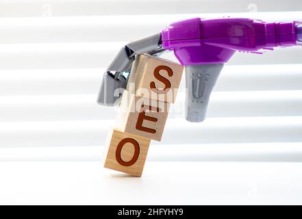 Cubes mit dem Akronym SEO für Suchmaschinenoptimierung. Stockfoto