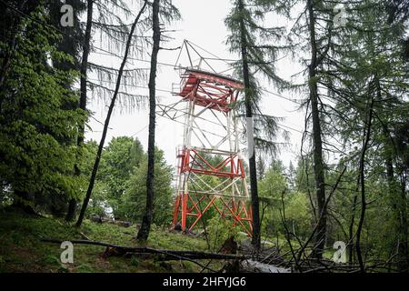 Foto Piero Cruciatti / LaPresse24/05/2021 Stresa, ItalienCronacaPiemonte, incidente funivia Stresa-Mottarone: il day afterNella foto: la zona dell&#X2019;incidente della funivia Foto Piero Cruciatti / LaPresseMai 24, 2021 Stresa, ItalienNachrichtenItalien unter Schock, als 14 Menschen bei einem Seilbahnunfall in der Nähe des MaggioreesAuf dem Foto: Der Unfall Stockfoto