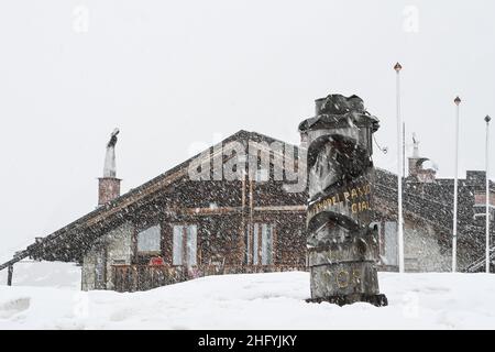 Marco Alpozzi/LaPresse 24. Mai 2021 Italien Sport Radfahren Giro d'Italia 2021 - Ausgabe 104th - Etappe 16 - von Sacile nach Cortina D'Ampezzo im Bild: Passo Giau Stockfoto