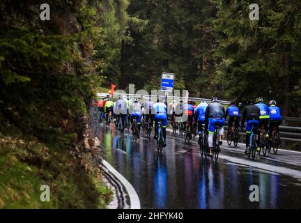 Foto LaPresse/Alessandro Garofalo 24 Maggio 2021 Sport Ciclismo Giro d'Italia 2021 – Giro E - Nella foto: Tappa 16 Canazei - Cortina D’Ampezzo Foto LaPresse/Alessandro Garofalo 24. Mai 2021 Sport Cycling Giro d'Italia 2021 – Giro E - im Bild: Sechzehnte Etappe Canazei - Cortina D’Ampezzo Stockfoto