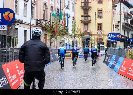 Foto LaPresse/Alessandro Garofalo 24 Maggio 2021 Sport Ciclismo Giro d'Italia 2021 – Giro E - Nella foto: Tappa 16 Canazei - Cortina D’Ampezzo Foto LaPresse/Alessandro Garofalo 24. Mai 2021 Sport Cycling Giro d'Italia 2021 – Giro E - im Bild: Sechzehnte Etappe Canazei - Cortina D’Ampezzo Stockfoto