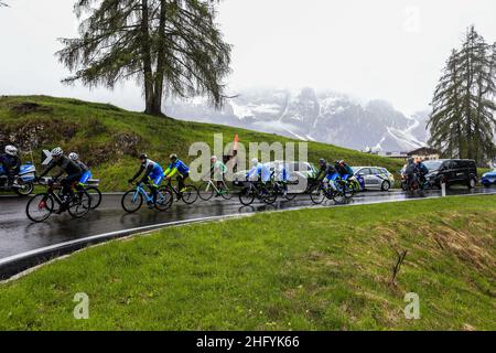 Foto LaPresse/Alessandro Garofalo 24 Maggio 2021 Sport Ciclismo Giro d'Italia 2021 – Giro E - Nella foto: Tappa 16 Canazei - Cortina D’Ampezzo Foto LaPresse/Alessandro Garofalo 24. Mai 2021 Sport Cycling Giro d'Italia 2021 – Giro E - im Bild: Sechzehnte Etappe Canazei - Cortina D’Ampezzo Stockfoto