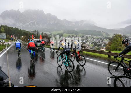 Foto LaPresse/Alessandro Garofalo 24 Maggio 2021 Sport Ciclismo Giro d'Italia 2021 – Giro E - Nella foto: Tappa 16 Canazei - Cortina D’Ampezzo Foto LaPresse/Alessandro Garofalo 24. Mai 2021 Sport Cycling Giro d'Italia 2021 – Giro E - im Bild: Sechzehnte Etappe Canazei - Cortina D’Ampezzo Stockfoto