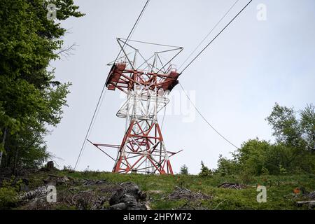 Foto Piero Cruciatti / LaPresse 26/05/21 - Stresa, Italia News Incidente funivia Stresa-Mottarone Nella foto: Vista generale del luogo dell’incidente della Funivia Stresa-Mottarone Foto Piero Cruciatti / LaPresse 26/05/21 - Stresa, Italia News Standort der Seilbahnkatastrophe auf dem Foto: Ein allgemeiner Überblick über den Ort der Seilbahnkatastrophe, bei der am Sonntag 14 Menschen ums Leben kamen Stockfoto