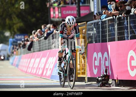 Massimo Paolone/LaPresse 26. Mai 2021 Italien Sport Cycling Giro d'Italia 2021 - Ausgabe 104th - Etappe 17 - von Canazei bis Sega Di Ala im Bild: YATES Simon Philip (GBR) (TEAM BIKEEXCHANGE) Stockfoto