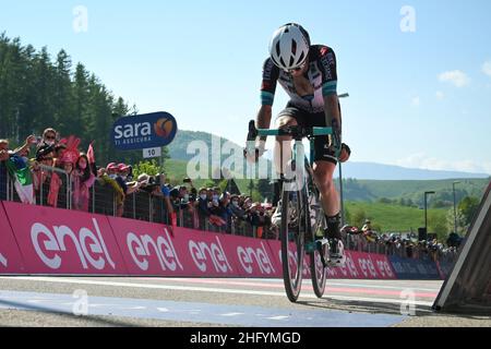 Massimo Paolone/LaPresse 26. Mai 2021 Italien Sport Cycling Giro d'Italia 2021 - Ausgabe 104th - Etappe 17 - von Canazei bis Sega Di Ala im Bild: YATES Simon Philip (GBR) (TEAM BIKEEXCHANGE) Stockfoto