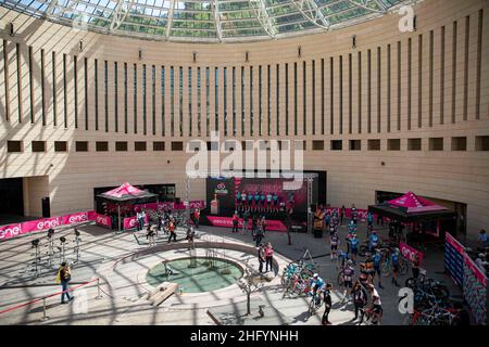 Alessandro Bremec/LaPresse 27. Mai 2021 Italien Sport Radfahren Giro d'Italia 2021 - Ausgabe 104th - Etappe 18 - von Rovereto nach Stradella im Bild: Start Stockfoto