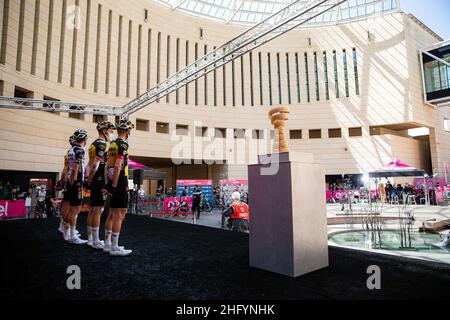 Alessandro Bremec/LaPresse 27. Mai 2021 Italien Sport Radfahren Giro d'Italia 2021 - Ausgabe 104th - Etappe 18 - von Rovereto nach Stradella im Bild: Start Stockfoto