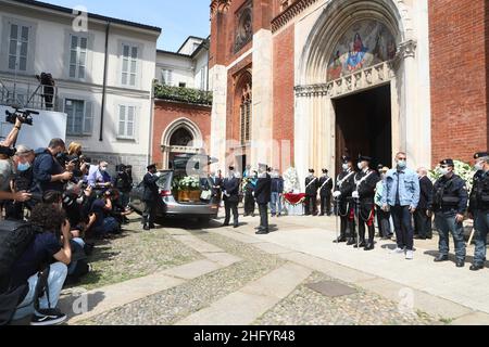 Foto Mairo Cinquetti - LaPresse 29 05 2021 Milano cronaca A Milano l'ultimo saluto a Carla Fracci nella chiesa di San Marco Nella Foto : il feretro arriva in Chiesa Foto Mairo Cinquetti - LaPresse 29. Mai 2021 Mailand - Italien Nachrichten Beerdigung von Carla Fracci in San Marco Churc in Mailand im Bild: Der Sarg Stockfoto