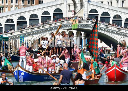 Foto Tagliapietra/Masini/LaPresse 29/05/2021 - Venezia, Italia Cronaca Promozione del Venezia Calcio in Serie A. Corteo acqueo in Canal Grande e Festa auf dem Markusplatz. Foto Tagliapietra/Masini/LaPresse 29. Mai 2021 Venedig - Italien Fußballsport Serie A, Venezia feiert Promotion in Venedig im Bild: Venezia feiert Promotion in Serie A Stockfoto