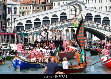 Foto Tagliapietra/Masini/LaPresse 29/05/2021 - Venezia, Italia Cronaca Promozione del Venezia Calcio in Serie A. Corteo acqueo in Canal Grande e Festa auf dem Markusplatz. Foto Tagliapietra/Masini/LaPresse 29. Mai 2021 Venedig - Italien Fußballsport Serie A, Venezia feiert Promotion in Venedig im Bild: Venezia feiert Promotion in Serie A Stockfoto