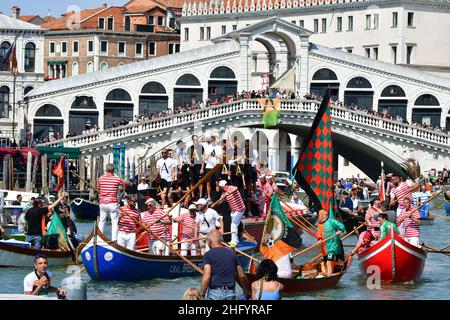 Foto Tagliapietra/Masini/LaPresse 29/05/2021 - Venezia, Italia Cronaca Promozione del Venezia Calcio in Serie A. Corteo acqueo in Canal Grande e Festa auf dem Markusplatz. Foto Tagliapietra/Masini/LaPresse 29. Mai 2021 Venedig - Italien Fußballsport Serie A, Venezia feiert Promotion in Venedig im Bild: Venezia feiert Promotion in Serie A Stockfoto