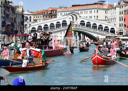 Foto Tagliapietra/Masini/LaPresse 29/05/2021 - Venezia, Italia Cronaca Promozione del Venezia Calcio in Serie A. Corteo acqueo in Canal Grande e Festa auf dem Markusplatz. Foto Tagliapietra/Masini/LaPresse 29. Mai 2021 Venedig - Italien Fußballsport Serie A, Venezia feiert Promotion in Venedig im Bild: Venezia feiert Promotion in Serie A Stockfoto