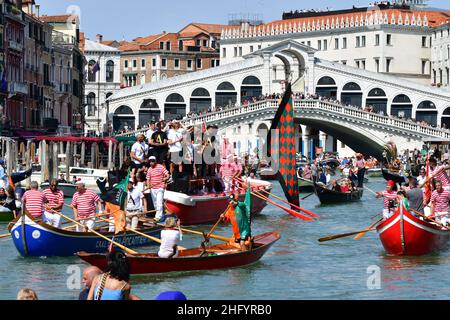 Foto Tagliapietra/Masini/LaPresse 29/05/2021 - Venezia, Italia Cronaca Promozione del Venezia Calcio in Serie A. Corteo acqueo in Canal Grande e Festa auf dem Markusplatz. Foto Tagliapietra/Masini/LaPresse 29. Mai 2021 Venedig - Italien Fußballsport Serie A, Venezia feiert Promotion in Venedig im Bild: Venezia feiert Promotion in Serie A Stockfoto