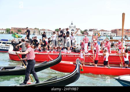 Foto Tagliapietra/Masini/LaPresse 29/05/2021 - Venezia, Italia Cronaca Promozione del Venezia Calcio in Serie A. Corteo acqueo in Canal Grande e Festa auf dem Markusplatz. Foto Tagliapietra/Masini/LaPresse 29. Mai 2021 Venedig - Italien Fußballsport Serie A, Venezia feiert Promotion in Venedig im Bild: Venezia feiert Promotion in Serie A Stockfoto