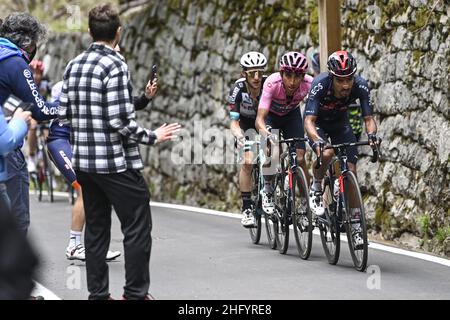 Fabio Ferrari/LaPresse 29. Mai 2021 Italien Sport Cycling Giro d'Italia 2021 - Ausgabe 104th - Etappe 20 - von Verbania nach Valle Spluga Alpe Motta im Bild: YATES Simon Philip (GBR) (TEAM BIKEEXCHANGE) BERNAL GOMEZ Egan Arley (COL) (INEOS GRENADIERE) CASTROVIEJO NICOLAS Jonathan (ESP) (INEOS GRENADIERE) Stockfoto