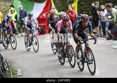 Fabio Ferrari/LaPresse 29. Mai 2021 Italien Sport Cycling Giro d'Italia 2021 - Ausgabe 104th - Etappe 20 - von Verbania nach Valle Spluga Alpe Motta im Bild: YATES Simon Philip (GBR) (TEAM BIKEEXCHANGE) BERNAL GOMEZ Egan Arley (COL) (INEOS GRENADIERE) CASTROVIEJO NICOLAS Jonathan (ESP) (INEOS GRENADIERE) Stockfoto