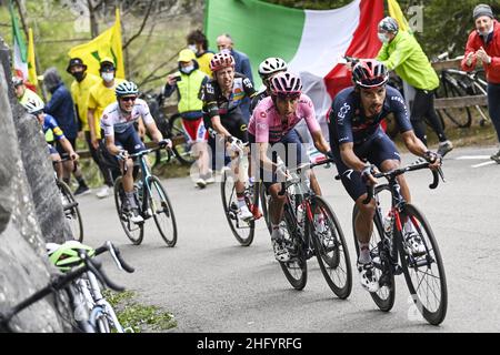 Fabio Ferrari/LaPresse 29. Mai 2021 Italien Sport Cycling Giro d'Italia 2021 - Ausgabe 104th - Etappe 20 - von Verbania nach Valle Spluga Alpe Motta im Bild: YATES Simon Philip (GBR) (TEAM BIKEEXCHANGE) BERNAL GOMEZ Egan Arley (COL) (INEOS GRENADIERE) CASTROVIEJO NICOLAS Jonathan (ESP) (INEOS GRENADIERE) Stockfoto