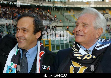 ***** Kollektion Juventus ***** &#xa9; Filippo Alfero / LaPresse Torino, 01/11/2006 Sport, Calcio Juventus-Brescia - Serie B 2006-2007 Nella foto: Platini e Boniperti &#xa9; Filippo Alfero / LaPresse Turin, Italien, 01/11/2006 Juventus-Brescia - Serie B 2006-2007 auf dem Foto: Platini und Boniperti Stockfoto