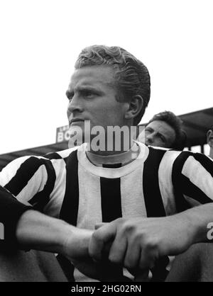 ***** Kollektion Juventus ***** © Silvio Durante / LAPRESSE Archivio Storico TORINO 18-08-1950 Giampiero Boniperti Nella foto: GIAMPIERO BONIPERTI durante l'allenamento della JUVENTUS NEG-1145 Stockfoto