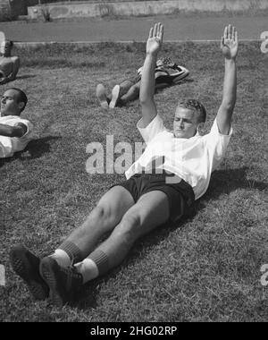 ***** Kollektion Juventus ***** © Silvio Durante/ LAPRESSE Archivio Storico TORINO 12-08-1950 Giampiero Boniperti Nella foto: Allenamento della Juventus- BONIPERTI NEG-898 Stockfoto