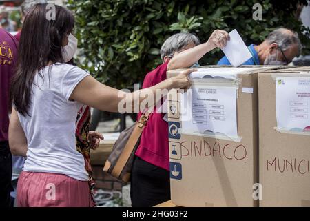 Roberto Monaldo / LaPresse 20-06-2021 Rom (Italien) Mitte-Links-Vorwahlen für den Kandidaten für den Bürgermeister von Rom im Bild die Abstimmung Stockfoto