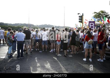 Cecilia Fabiano/ LaPresse Juli 03 , 2021 Roma (Italien) News : Englische Fußballfans im Olympiastadion zum Fußballspiel gegen die Ukraine im Pic : Kontrollpunkt für grünen Pass Stockfoto