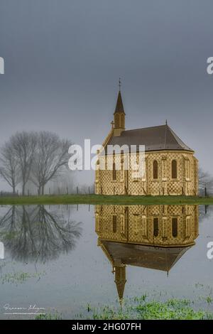 La chapelle des marins et son relet dans l'Eau à Saint Valery sur Somme Stockfoto