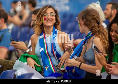 Claudio Furlan/LaPresse 06. Juli 2021 Mailand, Italien Nachrichten Großleinwand im Martinitt-Theater für das Halbfinale der Euro 2020 in Italien und Spanien Stockfoto