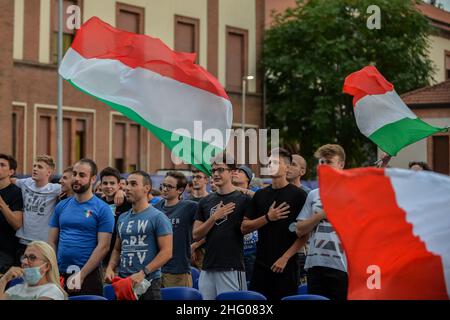 Claudio Furlan/LaPresse 06. Juli 2021 Mailand, Italien Nachrichten Großleinwand im Martinitt-Theater für das Halbfinale der Euro 2020 in Italien und Spanien Stockfoto