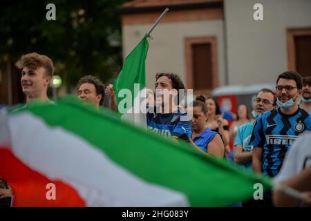 Claudio Furlan/LaPresse 06. Juli 2021 Mailand, Italien Nachrichten Großleinwand im Martinitt-Theater für das Halbfinale der Euro 2020 in Italien und Spanien Stockfoto