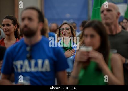 Claudio Furlan/LaPresse 06. Juli 2021 Mailand, Italien Nachrichten Großleinwand im Martinitt-Theater für das Halbfinale der Euro 2020 in Italien und Spanien Stockfoto