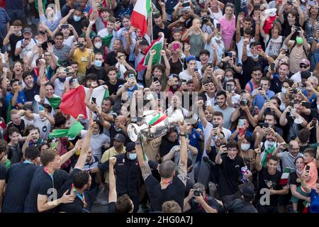 Roberto Monaldo / LaPresse 12-07-2021 Rom (Italien) die Europameisterschaft-Nationalmannschaft begrüßt die Fans in der Stadt im Bild den Bus der italienischen Nationalmannschaft Stockfoto