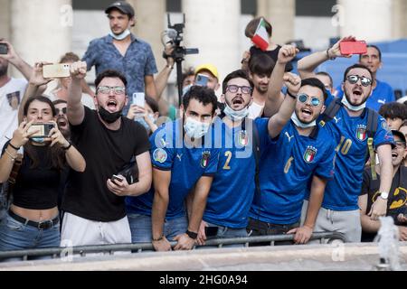 Roberto Monaldo / LaPresse 12-07-2021 Rom (Italien) die Europameisterschaft-Nationalmannschaft begrüßt die Fans in der Stadt im Bild Suppoters Stockfoto