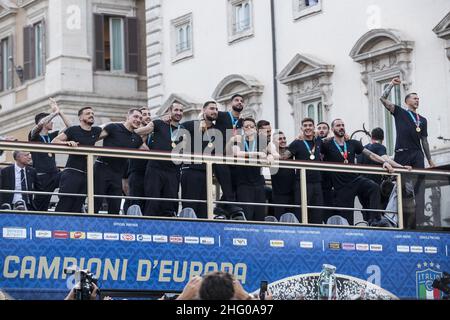 Roberto Monaldo / LaPresse 12-07-2021 Rom (Italien) die Europameisterschaft-Nationalmannschaft begrüßt die Fans in der Stadt im Bild den Bus der italienischen Nationalmannschaft Stockfoto