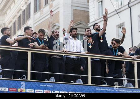 Roberto Monaldo / LaPresse 12-07-2021 Rom (Italien) die Europameisterschaft-Nationalmannschaft begrüßt die Fans in der Stadt im Bild den Bus der italienischen Nationalmannschaft Stockfoto