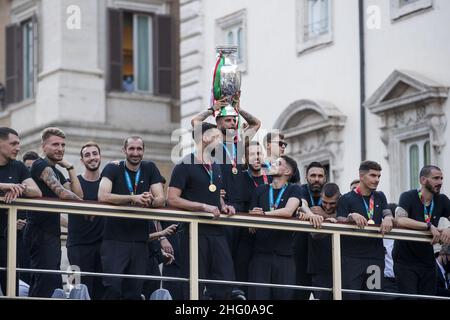 Roberto Monaldo / LaPresse 12-07-2021 Rom (Italien) die Europameisterschaft-Nationalmannschaft begrüßt die Fans in der Stadt im Bild den Bus der italienischen Nationalmannschaft Stockfoto