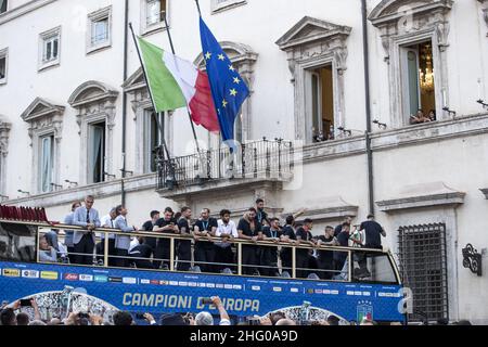 Roberto Monaldo / LaPresse 12-07-2021 Rom (Italien) die Europameisterschaft-Nationalmannschaft begrüßt die Fans in der Stadt im Bild den Bus der italienischen Nationalmannschaft Stockfoto